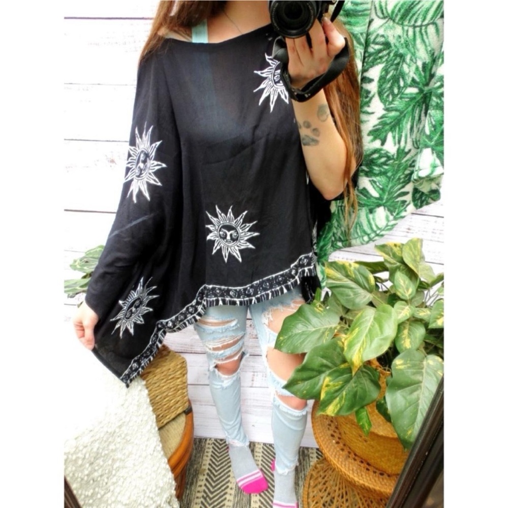 Vintage Black and White Celestial Print Bohemian Tunic Top - Picture 2 of 3